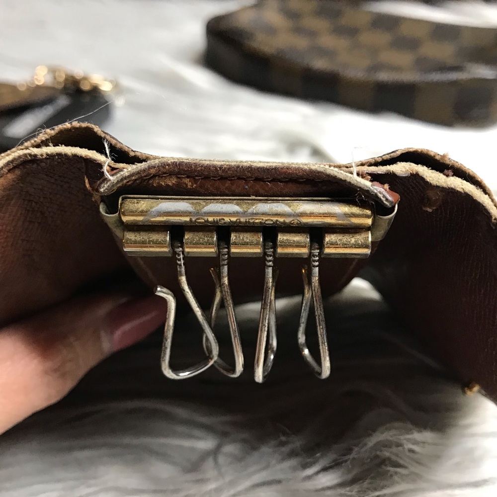 AUTH Louis Vuitton 4-Key Holder TH1001 - Picture 7 of 8